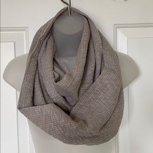 Sholdit Infinity Scarf with Zippered Pouch